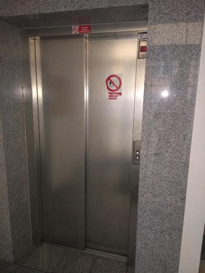 Apartman Rezidence Certovka 2121 Free Parking Garage كارلوفي فاري المظهر الخارجي الصورة